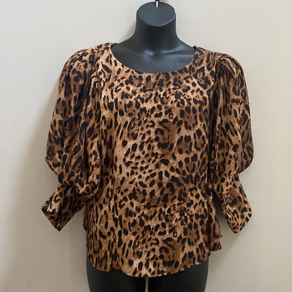 Rainbow Tops - NWOT PLUS SIZE  2X 🐆 LEOPARD PULLOVER BLOUSE.. buttons to back.